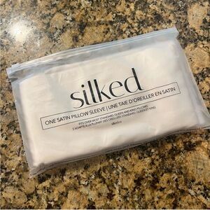 Silked Satin Pillow Sleeve NWT
